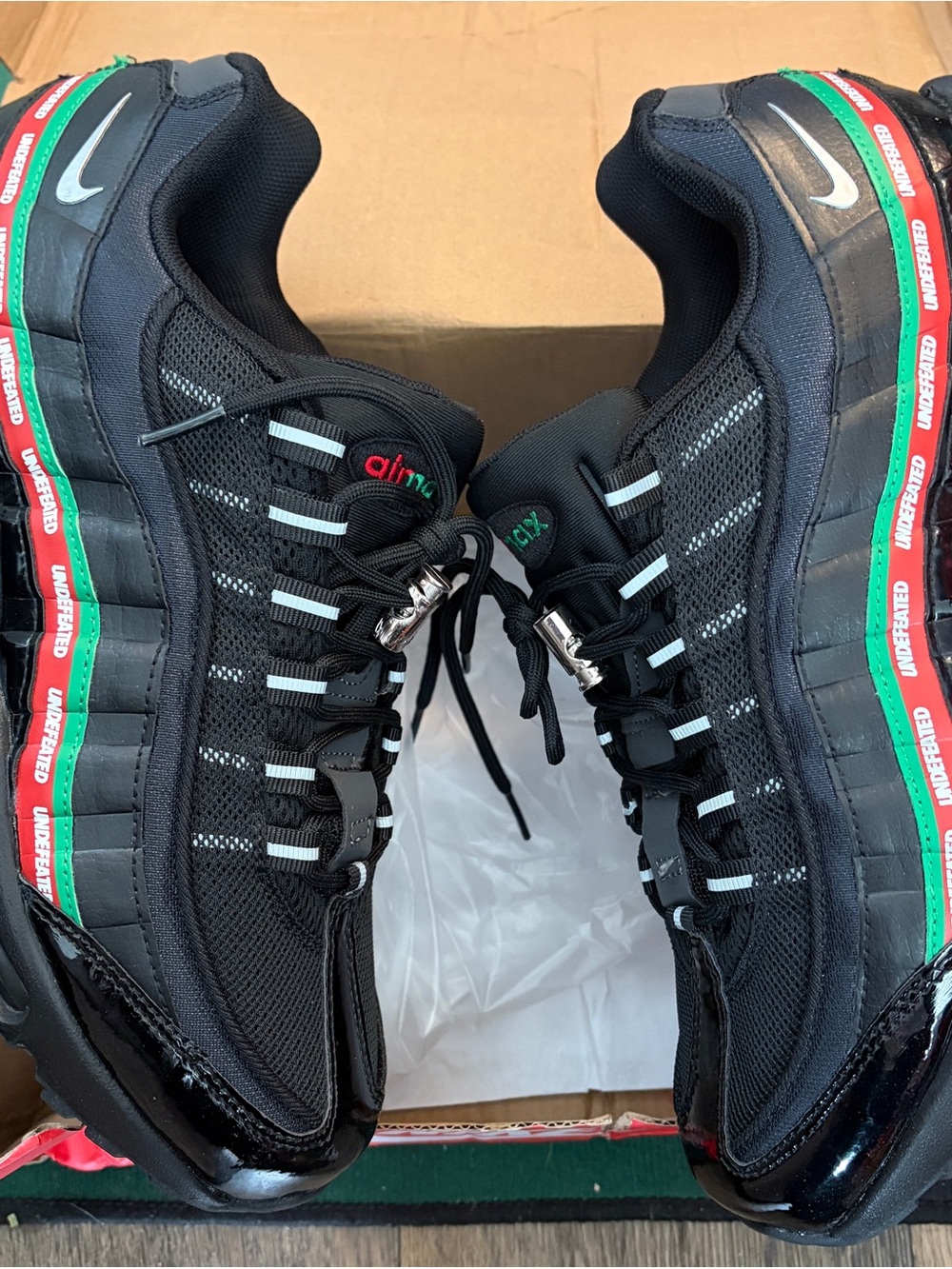 Size - 9.5 Nike Air Max 95 /Undefeated collab Black/Red/Green Trainers - Picture 3 of 6